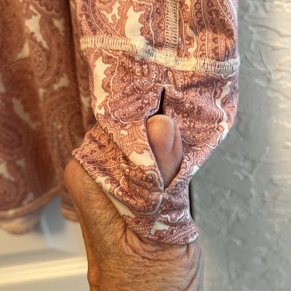 LANDS END 3X MAUVE & WHITE PAISLEY LS with THUMB HOLES & ZIP NECK - Picture 3 of 11